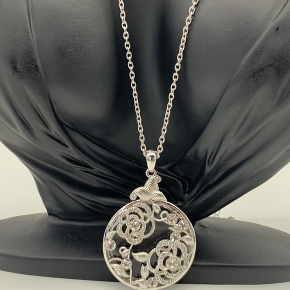 Vintage Elegant Silver Tone CZ Circle Floral Design Pendant Magnifier Necklace - Picture 5 of 11